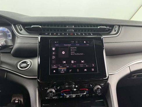 New 2025 Jeep Grand Cherokee L Laredo image 29