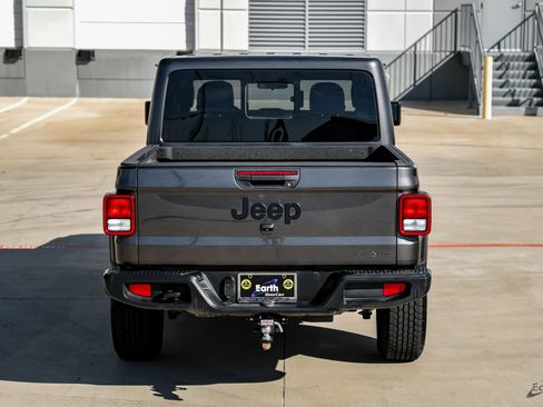 Used 2024 Jeep Gladiator Sport image 11