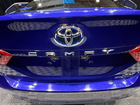 Used 2018 Toyota Camry XLE image 24