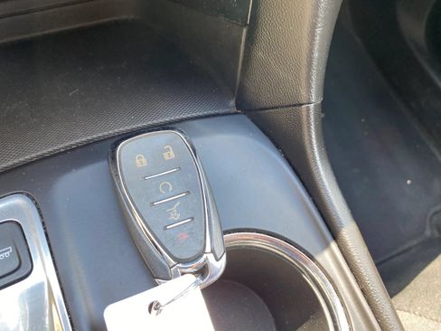 Used 2018 Chevrolet Equinox LT AWD/4WD image 23