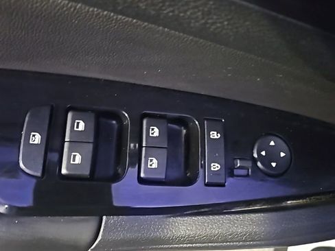 Used 2024 Kia Sportage EX image 16