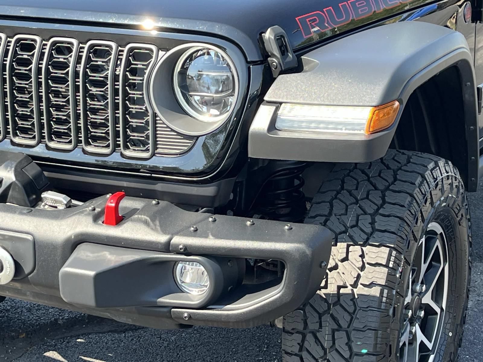 Used 2025 Jeep Gladiator Rubicon w/ Convenience Group AWD/4WD image 11