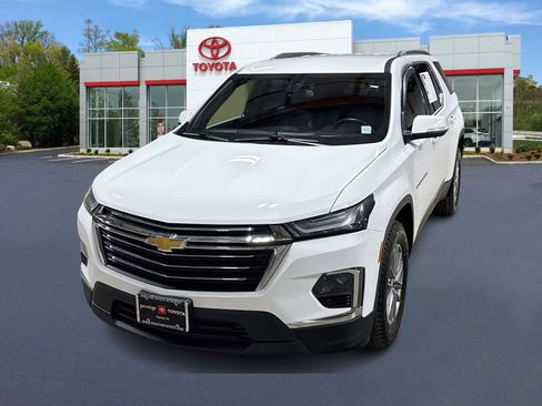 Used 2023 Chevrolet Traverse LT image 1