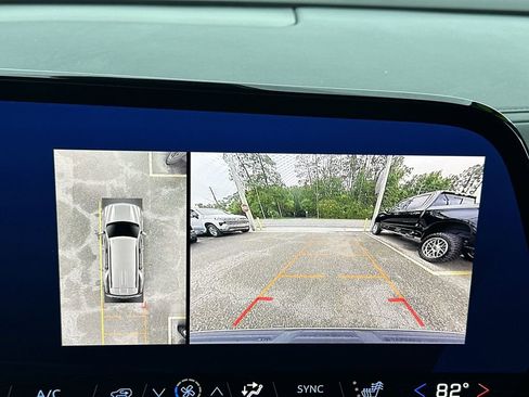 Used 2025 Chevrolet Tahoe LT AWD/4WD image 25