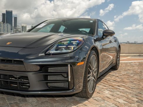 Used 2024 Porsche Panamera w/ Premium Package RWD image 6