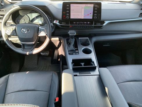 Used 2024 Toyota Sienna XLE Woodland Edition AWD/4WD image 16
