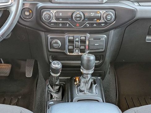 Used 2022 Jeep Wrangler Unlimited Sahara w/ Safety Group AWD/4WD image 23