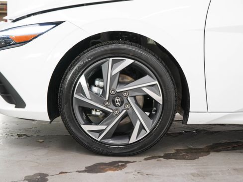 Used 2025 Hyundai Elantra Sport FWD image 26