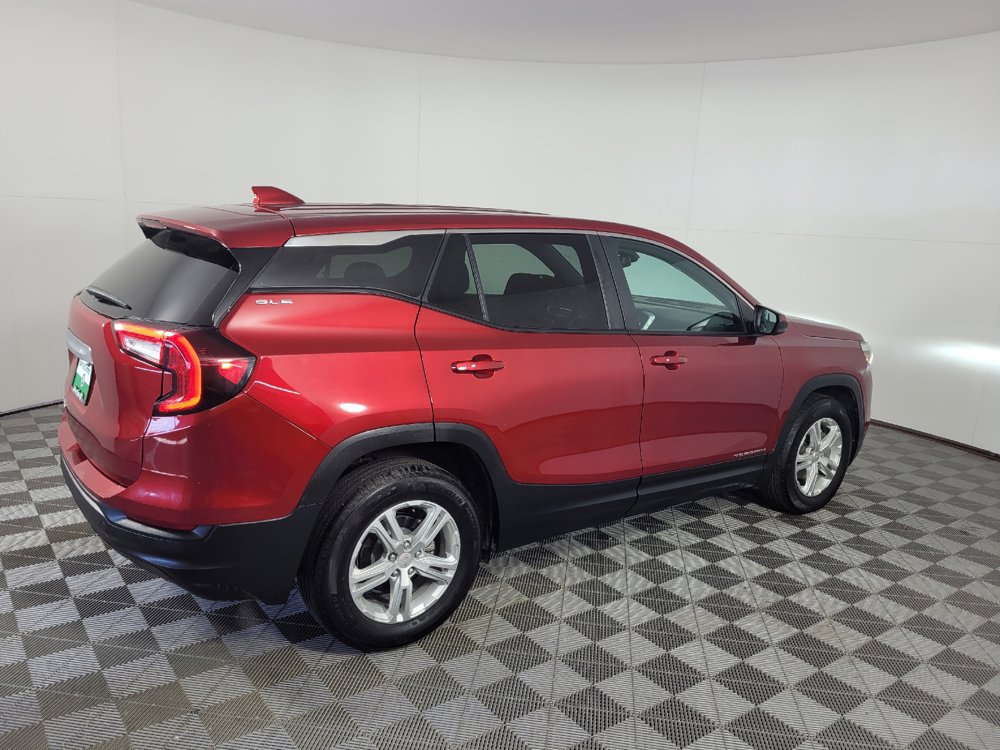 Used 2024 GMC Terrain SLE FWD image 10