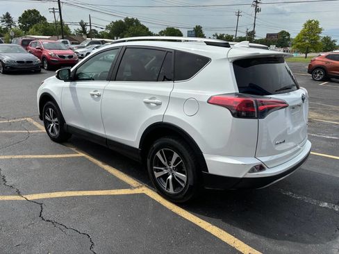 Used 2018 Toyota RAV4 XLE AWD/4WD image 6