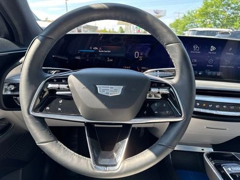 Used 2025 Cadillac Lyriq Sport AWD/4WD image 9