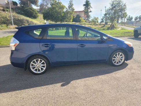 Used 2012 Toyota Prius V Five image 5