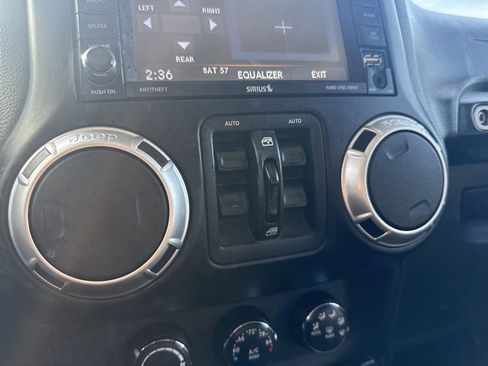 Used 2017 Jeep Wrangler Unlimited Sahara w/ Dual Top Group image 28