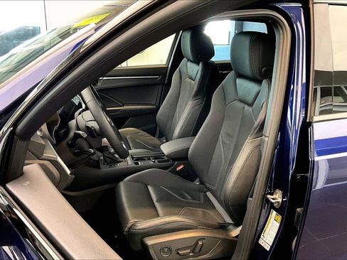 Used 2023 Audi Q3 2.0T Premium w/ Black Optic Sport Package image 8