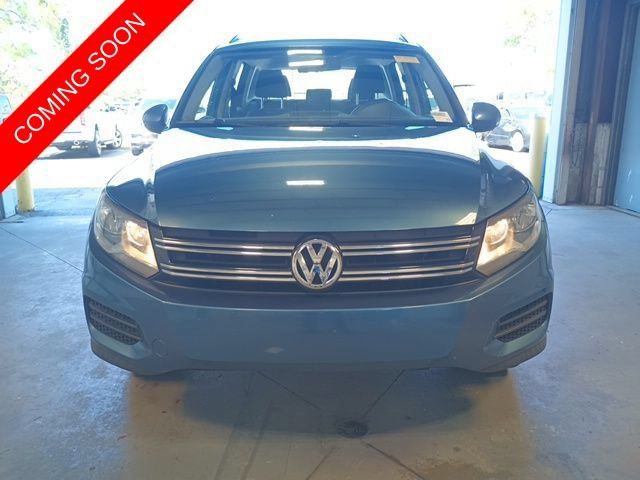 Used 2017 Volkswagen Tiguan Limited w/ Premium Package FWD image 2