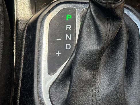 Used 2018 Jeep Renegade Latitude w/ Popular Equipment Group FWD image 15