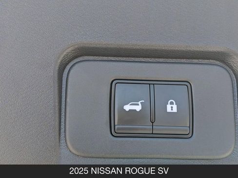 Used 2025 Nissan Rogue SV FWD image 24