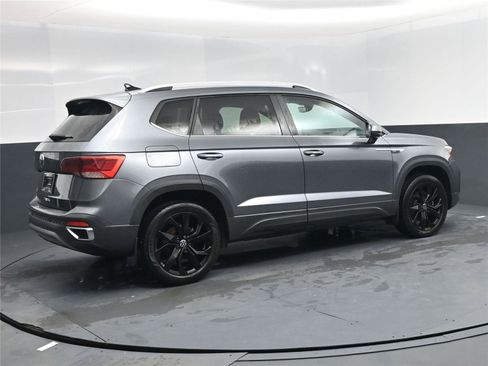 Used 2023 Volkswagen Taos SE image 4