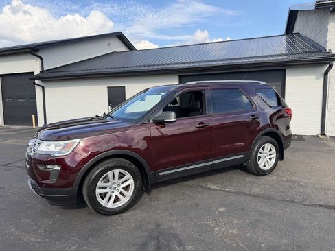 Used 2019 Ford Explorer XLT w/ Equipment Group 201A AWD/4WD image 2
