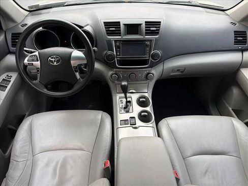 Used 2013 Toyota Highlander FWD image 23