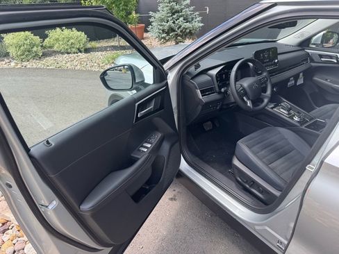 New 2025 Mitsubishi Outlander SE image 21