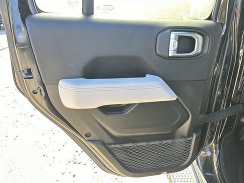 Certified 2022 Jeep Gladiator Overland image 23