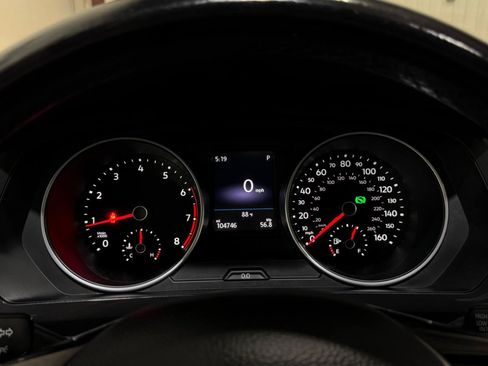 Used 2019 Volkswagen Tiguan SE FWD image 41