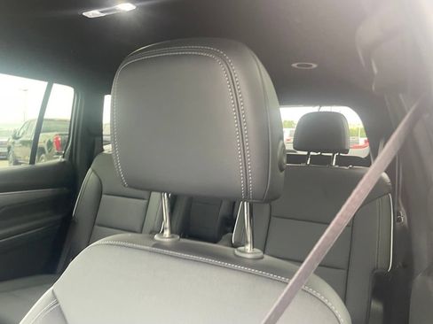 Used 2025 Buick Enclave Preferred FWD image 23