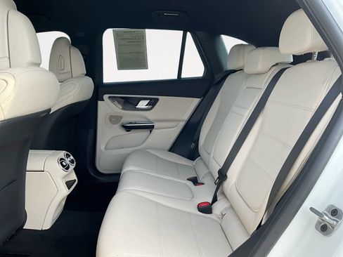 Used 2025 Mercedes-Benz GLC 350e 4MATIC image 15