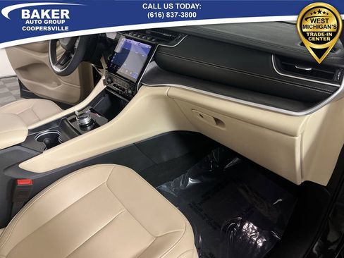 Used 2024 Jeep Grand Cherokee Limited w/ Black Appearance Package image 29