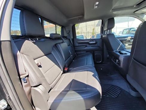 Used 2023 Chevrolet Silverado 1500 LT Trail Boss w/ LT Trail Boss Premium Package AWD/4WD image 27