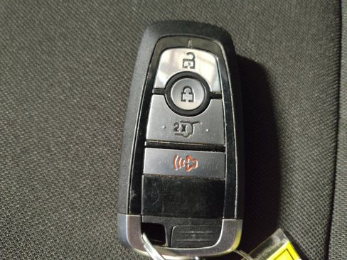 Used 2021 Ford Explorer XLT RWD image 32