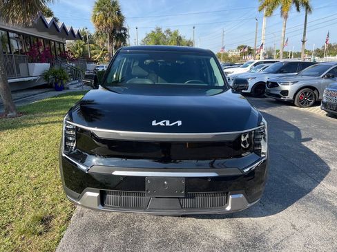 Used 2024 Kia EV9 Light RWD image 3