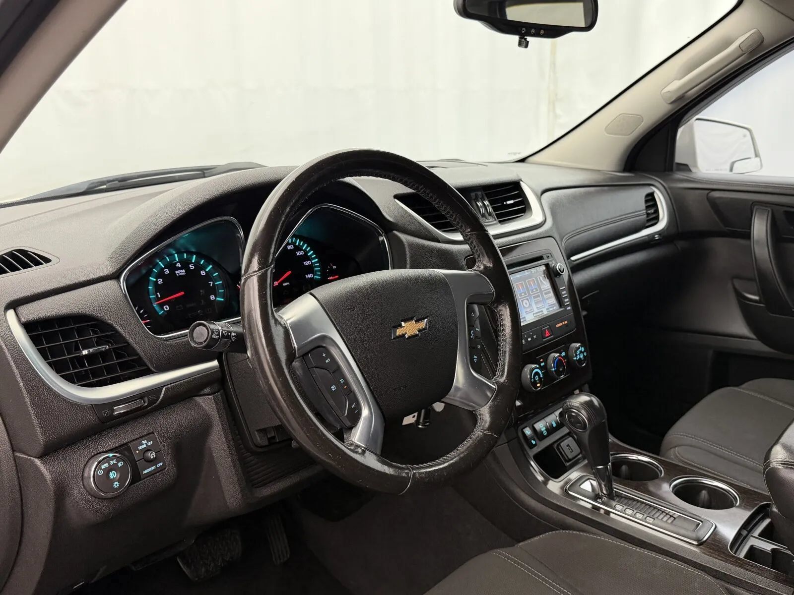 Used 2015 Chevrolet Traverse LT w/ Style and Technology Package FWD image 10