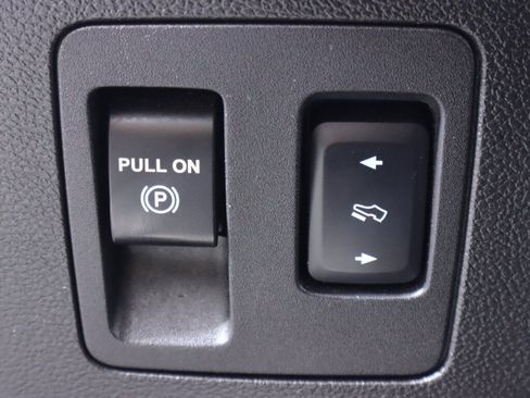 Used 2018 Ford F150 Platinum w/ Technology Package AWD/4WD image 12