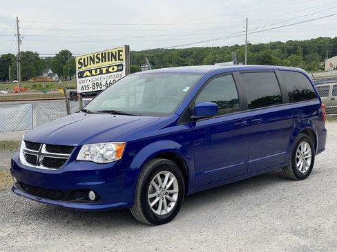 Used 2020 Dodge Grand Caravan SE FWD image 2