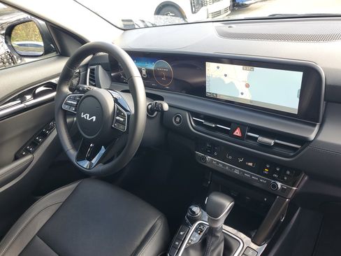 Certified 2025 Kia Seltos EX image 8