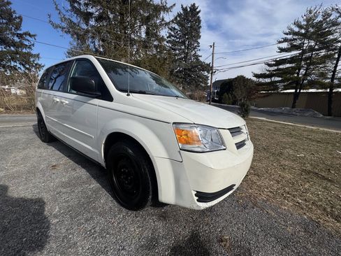 Used 2010 Dodge Grand Caravan SE image 11
