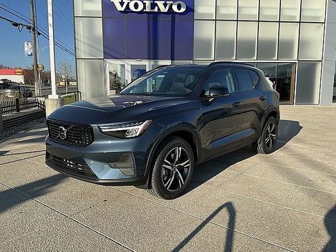 New 2026 Volvo XC40 B5 Core image 3