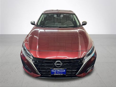 Used 2024 Nissan Altima 2.5 SV FWD image 10