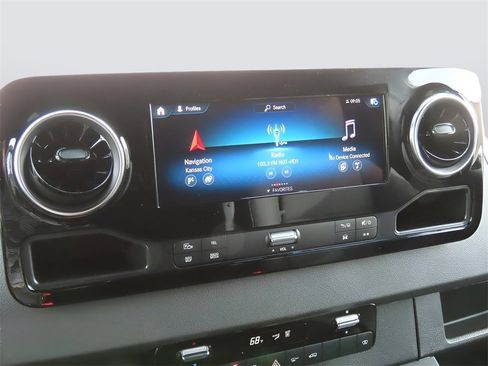 Used 2024 Mercedes-Benz Sprinter 2500 image 26