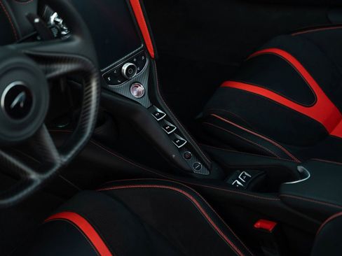 Used 2021 McLaren 720S Spider image 34