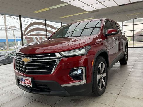 Used 2023 Chevrolet Traverse LT w/ LT Premium Package AWD/4WD image 3