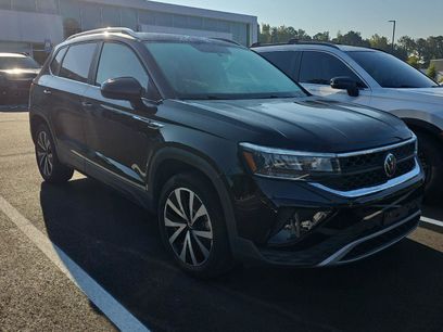 Used 2022 Volkswagen Taos SE w/ Panoramic Sunroof Package