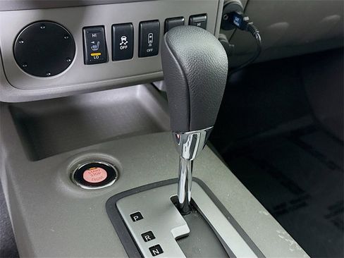 Certified 2020 Nissan Frontier SV w/ Midnight Edition Floor Mats image 10