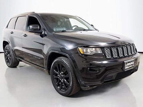 Used 2019 Jeep Grand Cherokee Altitude RWD image 3