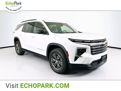 Used 2024 Chevrolet Traverse LT