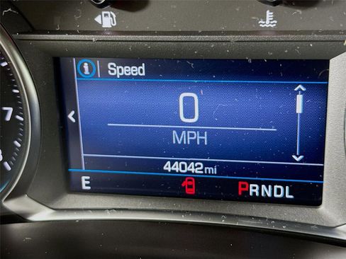 Used 2023 Chevrolet Equinox LT image 2