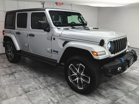 Used 2024 Jeep Wrangler Unlimited w/ Convenience Group image 2
