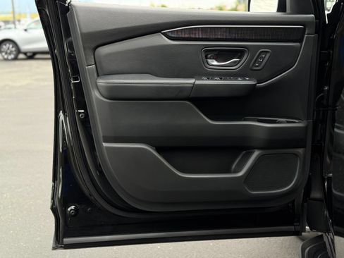 Certified 2025 Honda Pilot Elite image 13